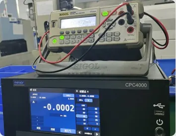 Pressure calibration bench used for multi-point transmitter verification